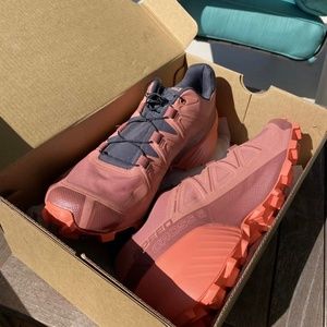 NEW Salomon Speedcross 8.5